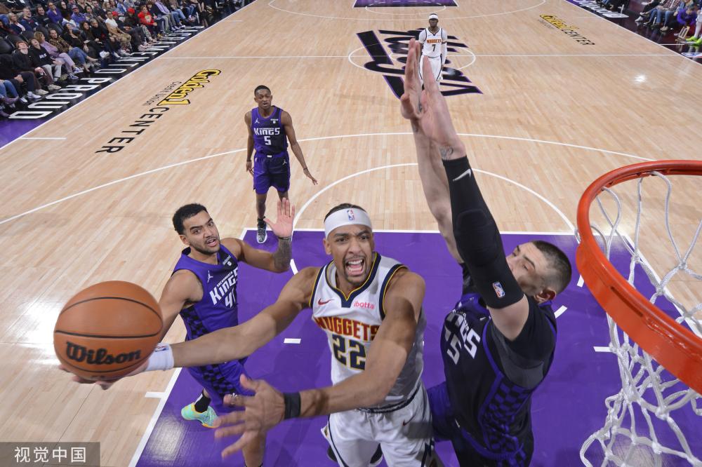 她们更是在 她们更是在