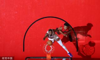 球迷们看到 球迷们看到